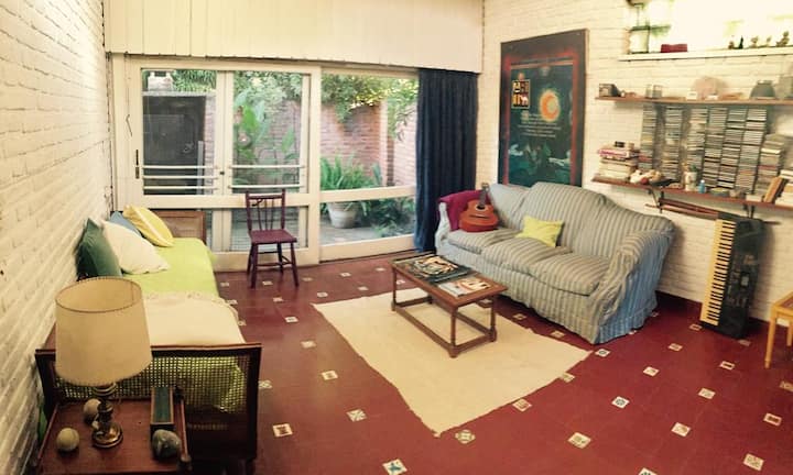 Studio apartment in a house in Boulogne