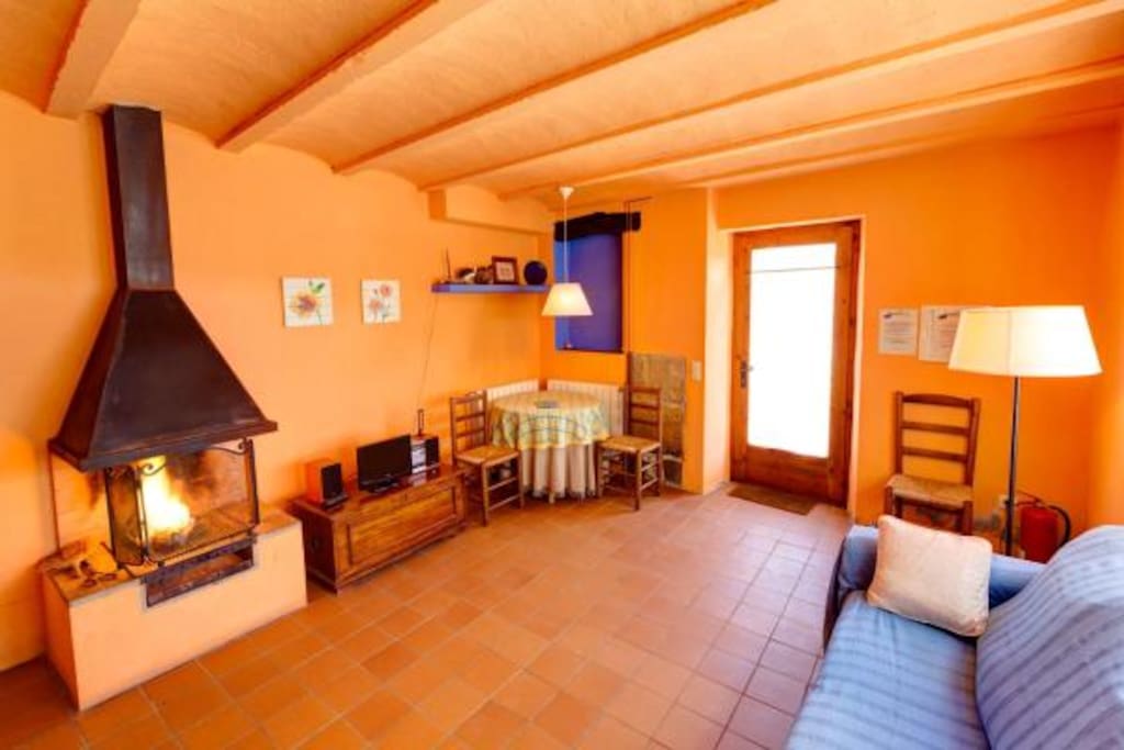 Salón con chimenea