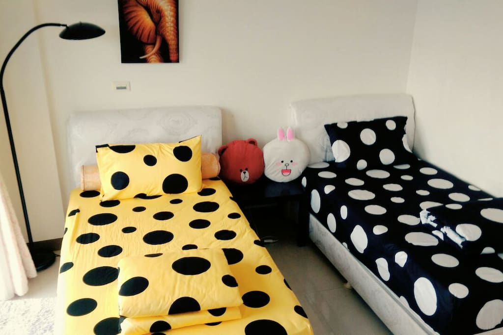 草間彌生風的花蓮市小陽台雙人套房
Beautiful two beds suite in Haulien City