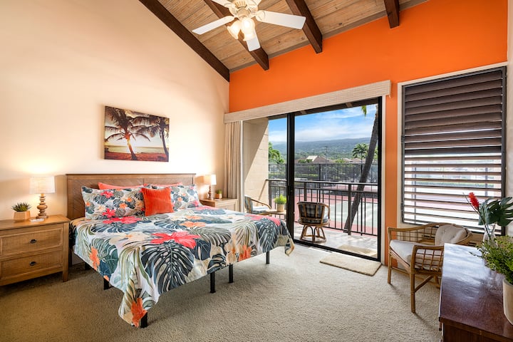 Krásne výhľady na hory a východ slnka zo spálne lanai.