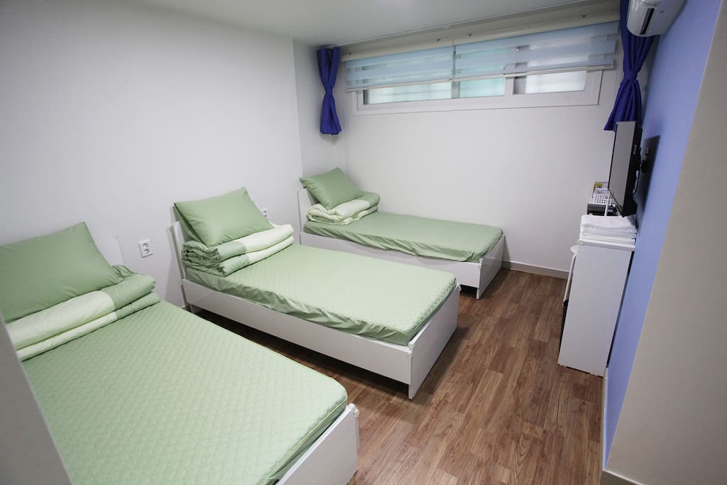 Triple Beds Room / 3 Persons Room