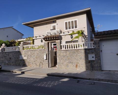 HomeFamily/Tranquility/28minBCN/AA/Pool/Wifi