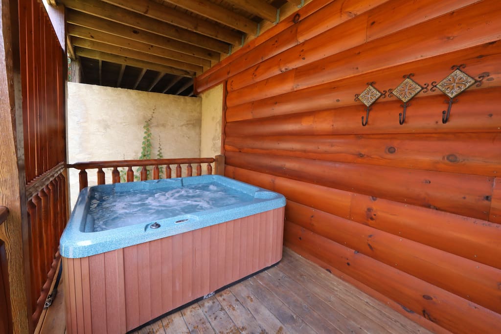 Playhouse Cinema-Hot Tub