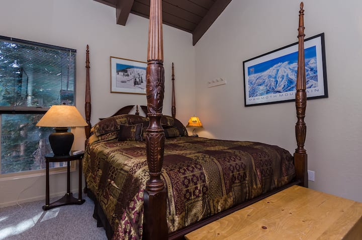 ห้องนอนชั้นล่าง