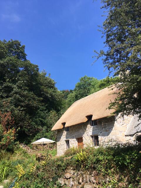 Mellinzeath cornish thatched cottage.
