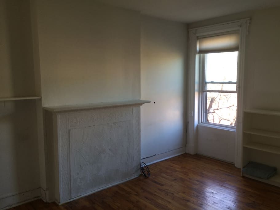 Pre-furnished room