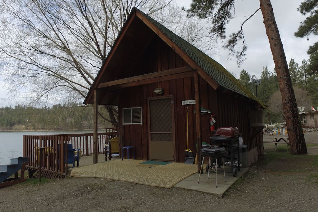 Front View of Lake House