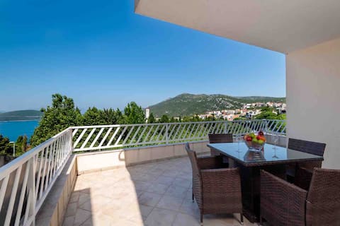 Spacious apartment,beautiful view,near the center