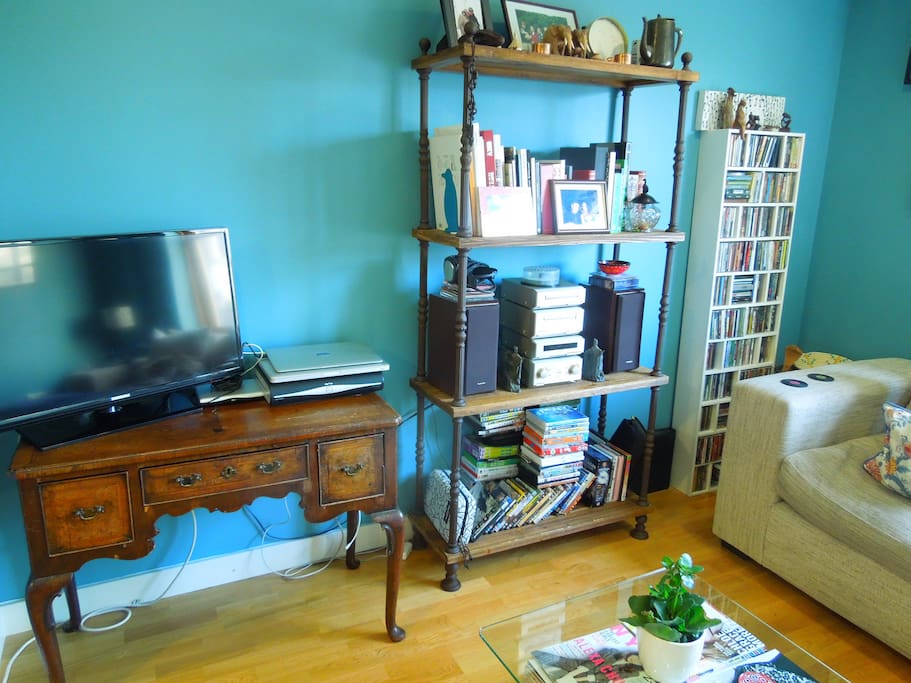 32 inch Flat screen TV, wifi internet, cd player