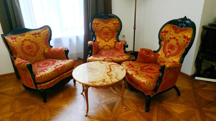 Old Town Charm 5bedrm 178sqm 7 rooms appartment gallery image 5