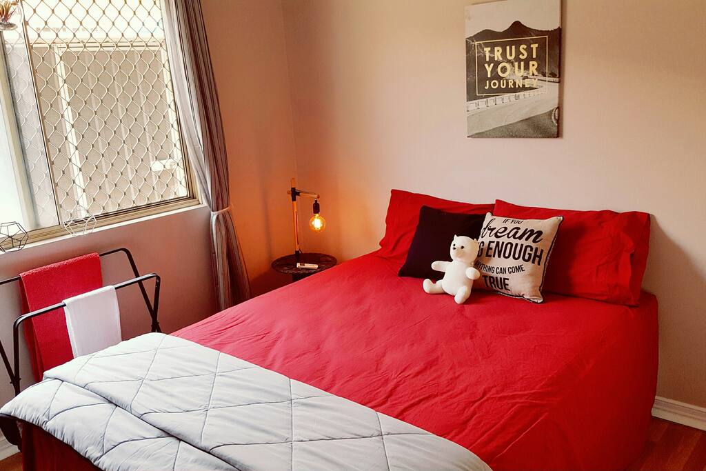 NOTE: If you are a group of 4, I have another bedroom available also. This one has a queen bed. So have a look to see if this is available as it may suit your group perfectly.
"Comfy Private Room in funky home - Close to all"