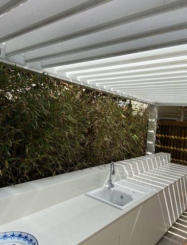 Quiet location charming outdoor space 8 people gallery image 2