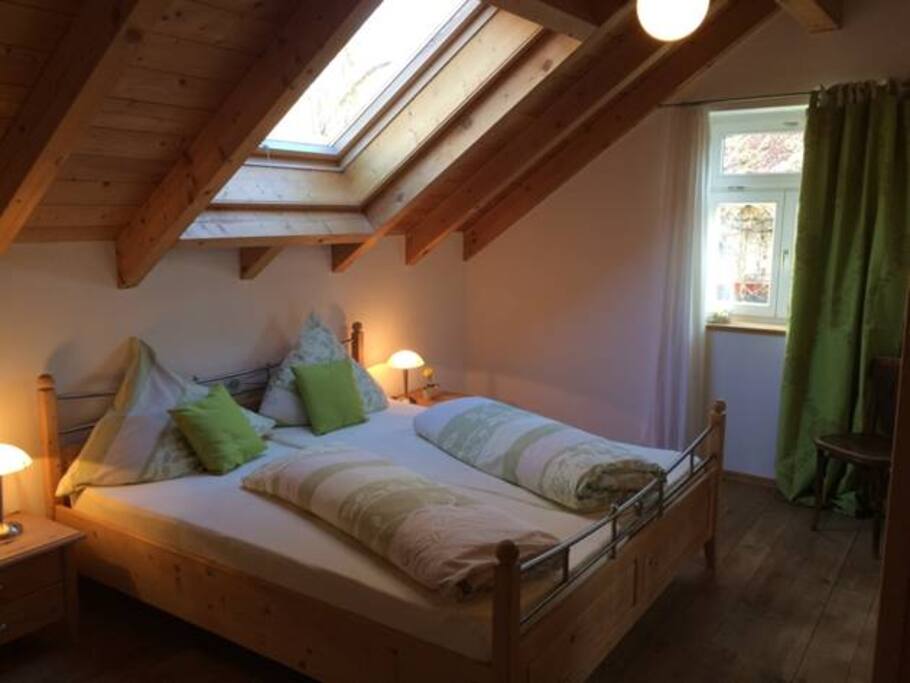 Schlafzimmer 1