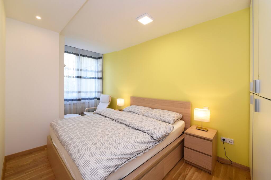 Main bedroom, memory foam mattress.