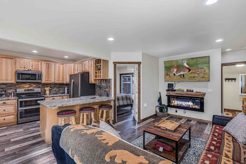 Top Airbnb: Tahoe cabin walk to the Lake/Restaurants/etc. in Kings Beach