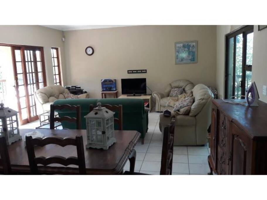 Dinning Room Tv Lounge