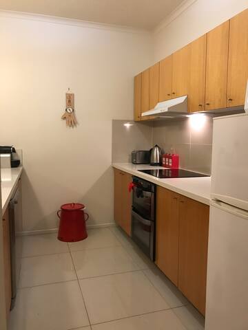 Spacious 2Bd Apartment perfect City location gallery image 5