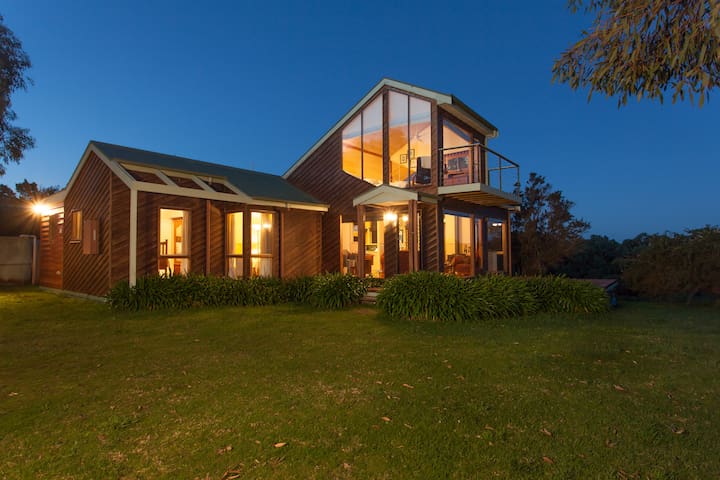 Illangi  - beach retreat