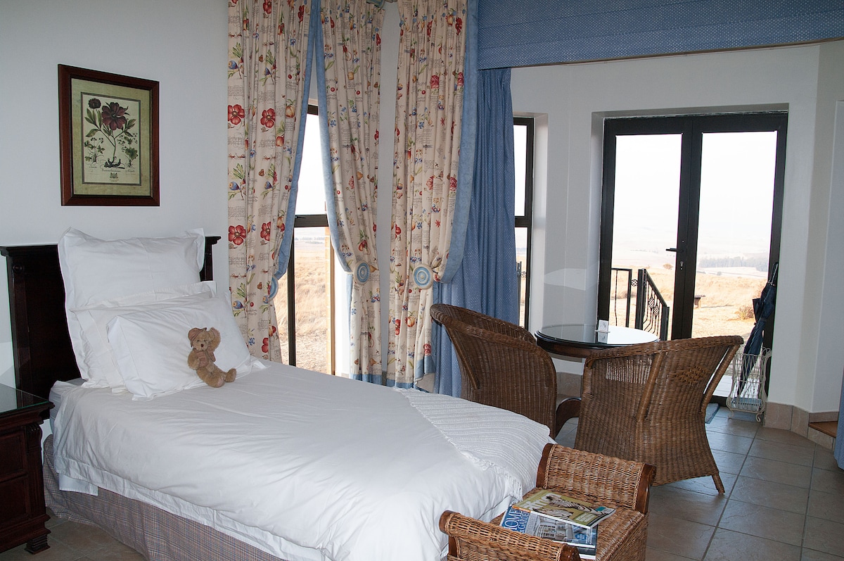 تطل جميع الغرف على الوادي