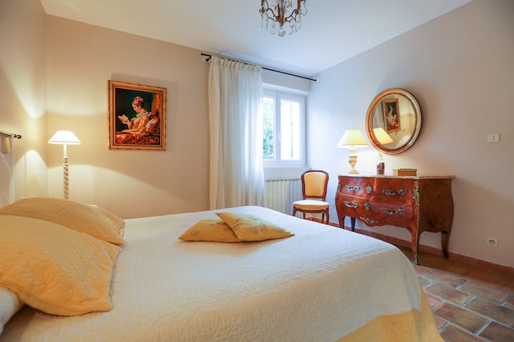 Ოთახი №2 
Საწოლი 1. 60 ‑ ში