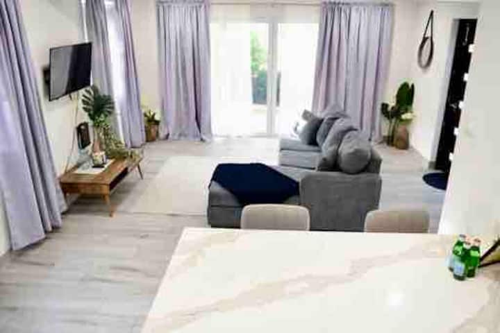 3 Bedroom Modern Cozy House With Free Parking Wifi - Barbados