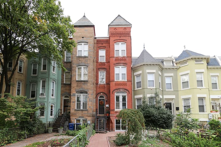 Private row house apartment nestled in Shaw Apartments