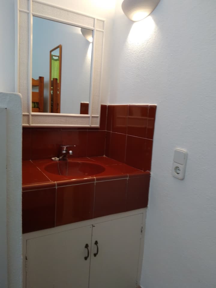 อ่างล้างหน้าห้องนอนใหญ่ชั้นบน