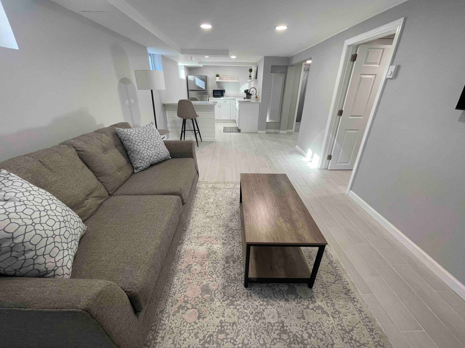 Beach Walk Haven: 1 BR Lower Level