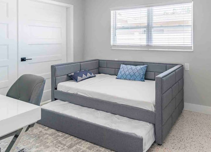 2 twin trundle bed (1 hypoallergenic memory foam mattress & one spring mattress) 