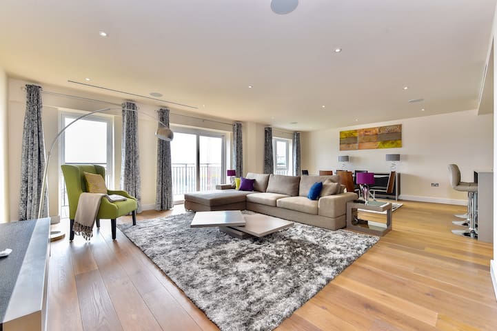 Luxury 3 bed 3 bath flat NW London