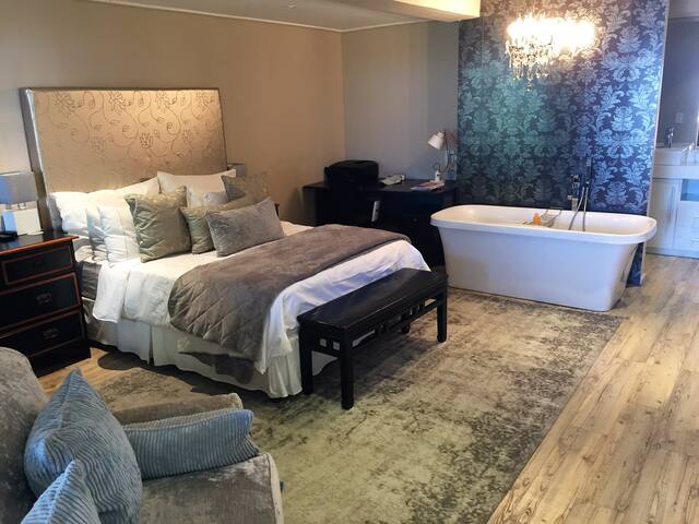 Entire Floor with 3 bedrooms gallery image 3