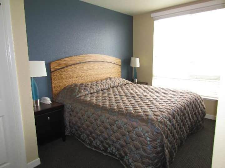 Dormitorio principal con baño privado