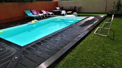 Modern villa with all amenities close to the sea...