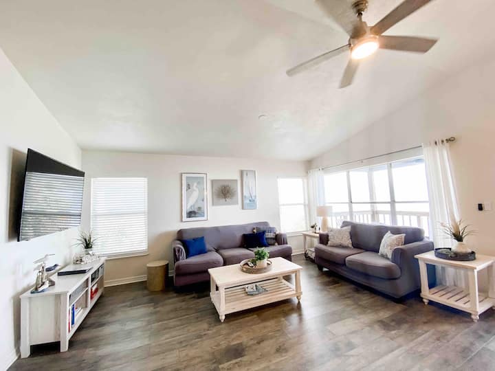 Gulf-front, 2/2, Top Floor, Pool, Boat Parking - Cedar Key, FL
