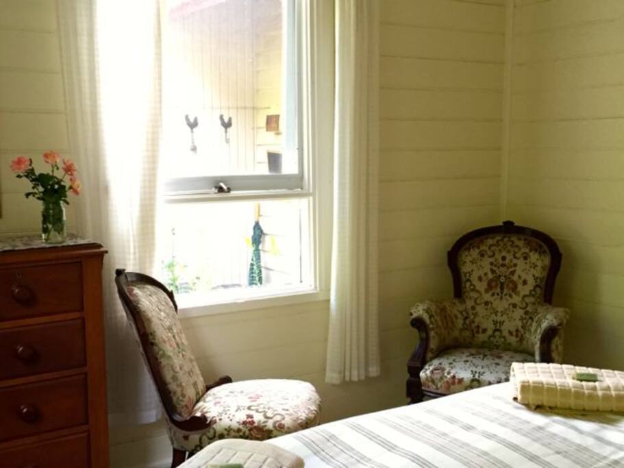 Queen Bedroom