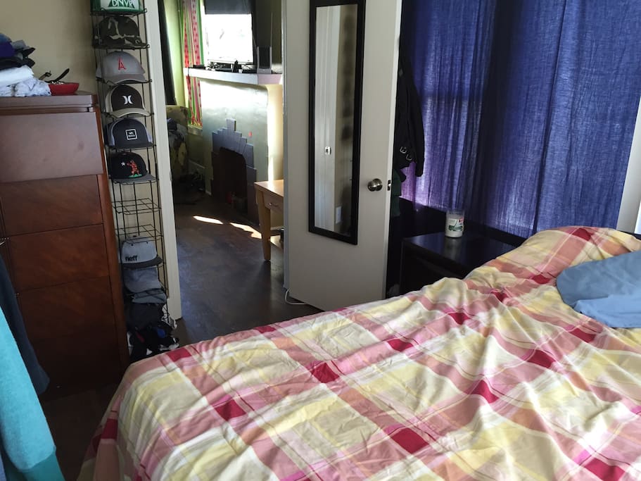 Bedroom 1- Queen Bed