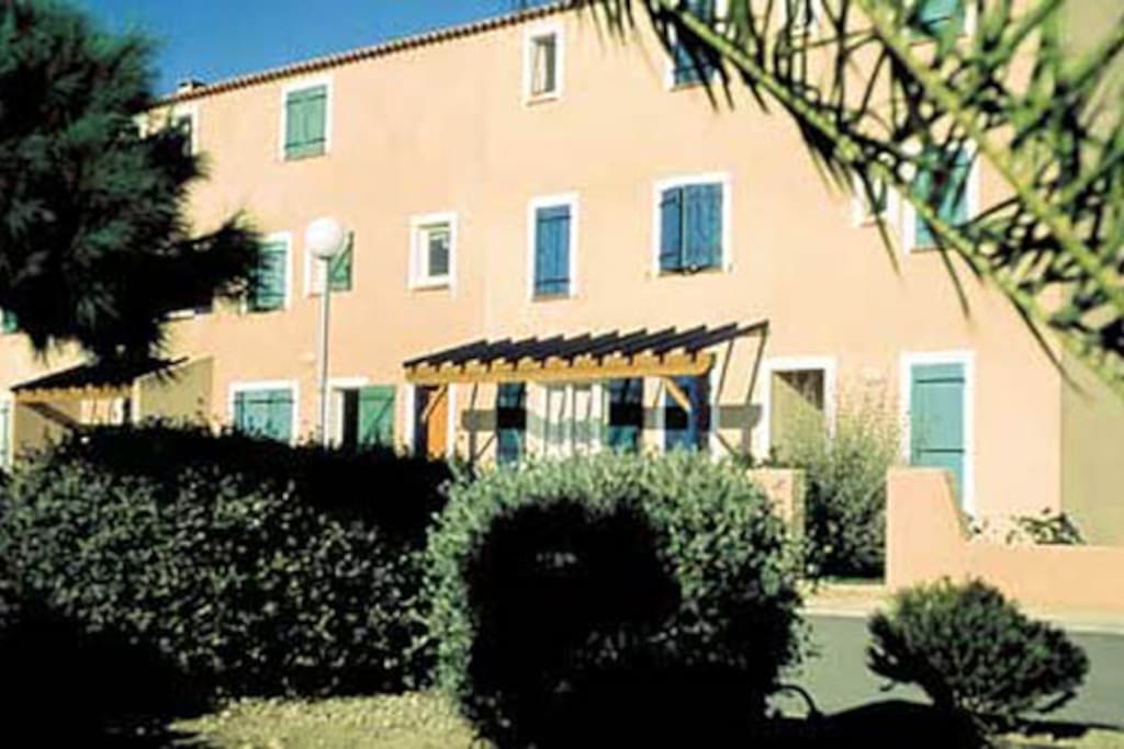 Immeuble coté entrée