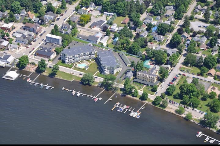 Lakeside Brand New Luxury Condo - Bemus Point, NY