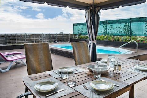 VIP Cottage 1 line by the sea, heated pool
