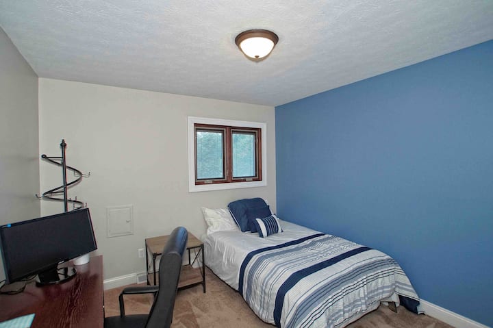 Bedroom 3- Office -Double Bed