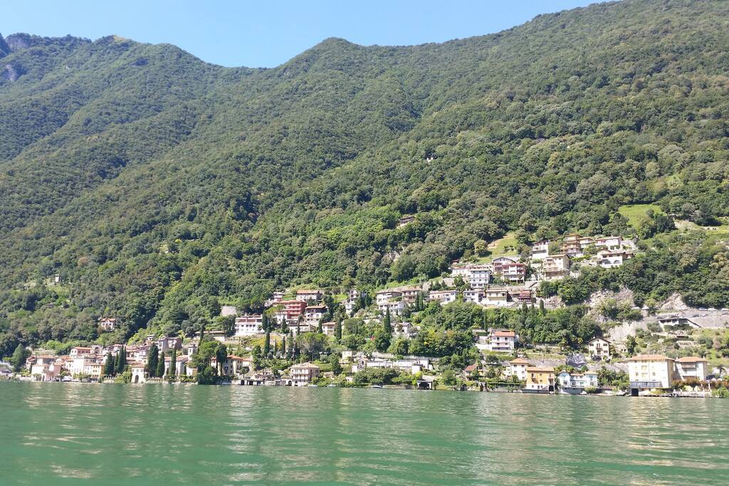 Vista dal lago