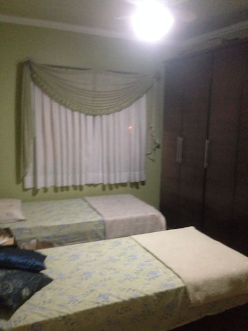 Quarto 4 , com duas camas de solteiro