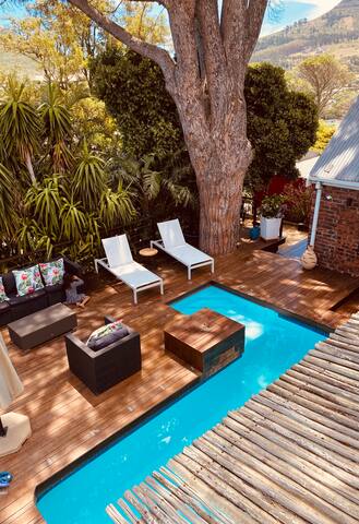 Cosy and Unique Family Retreat in Hout Bay gallery image 3