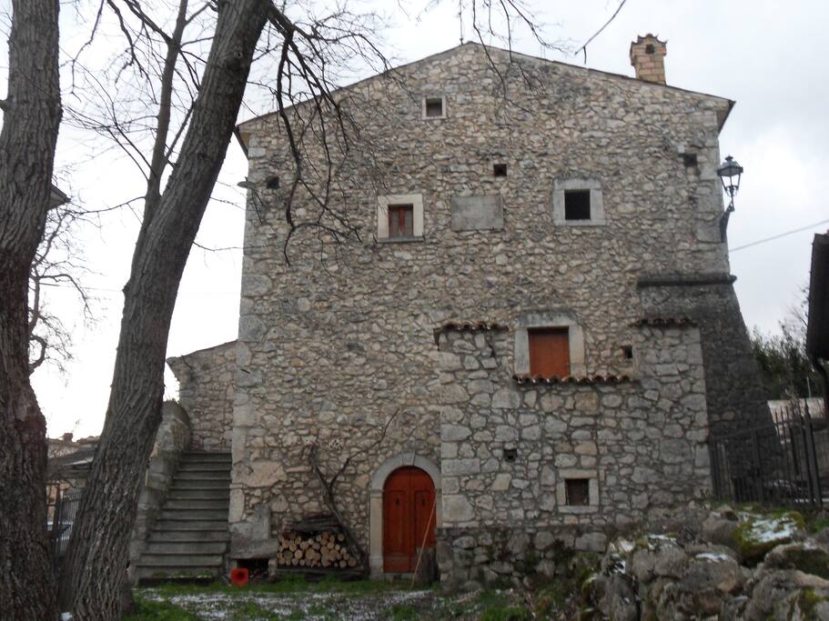 HIngresso Ospiti (Guest's Entrance)