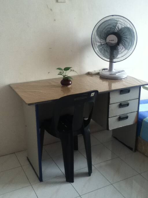 Medium rm ~ working table.