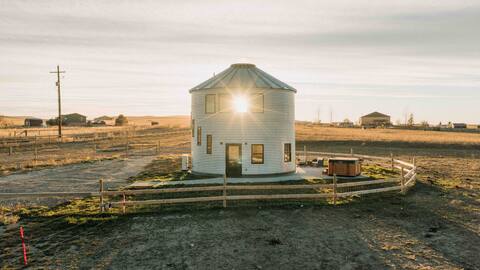 Sunrise Silo - Luxury silo near Bozeman, Montana.