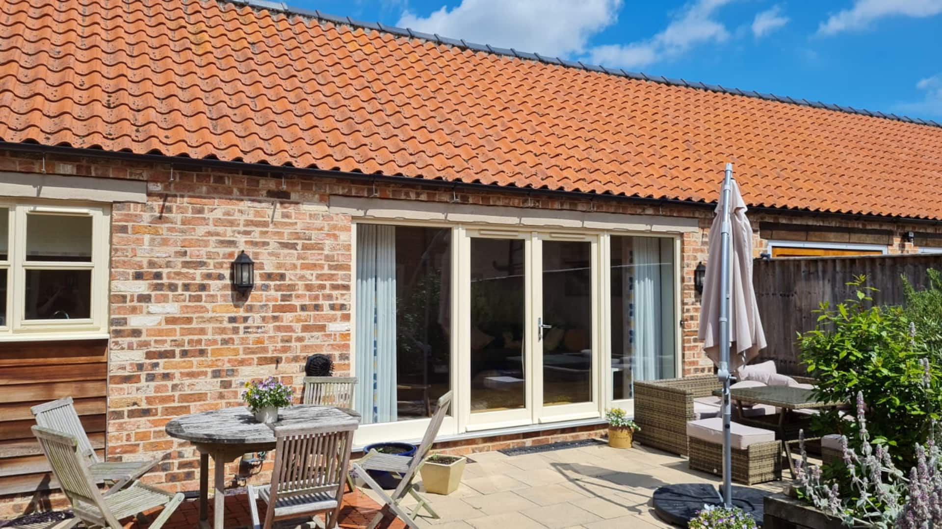 Well appointed self-contained one bedroom annexe