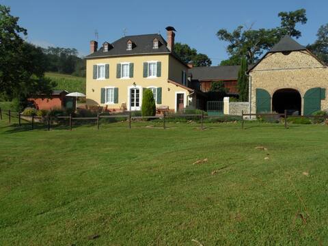 4-star cottage in Béarn with heated pool