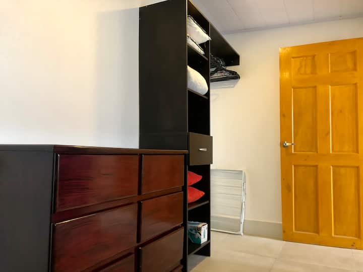 Priestor v skrini na krátkodobé a dlhodobé pobyty 