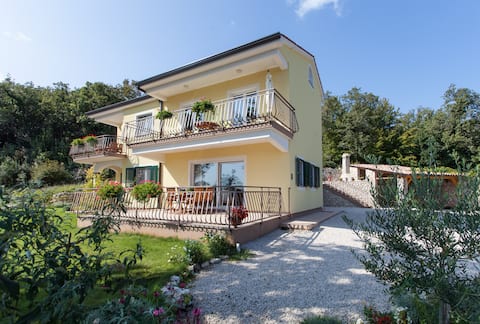 Apartment with balcony Šip